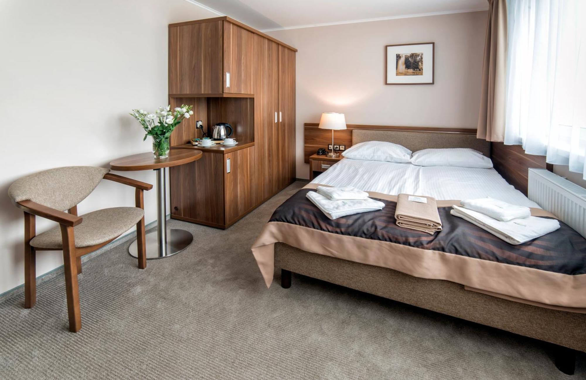 & Hotell 3*