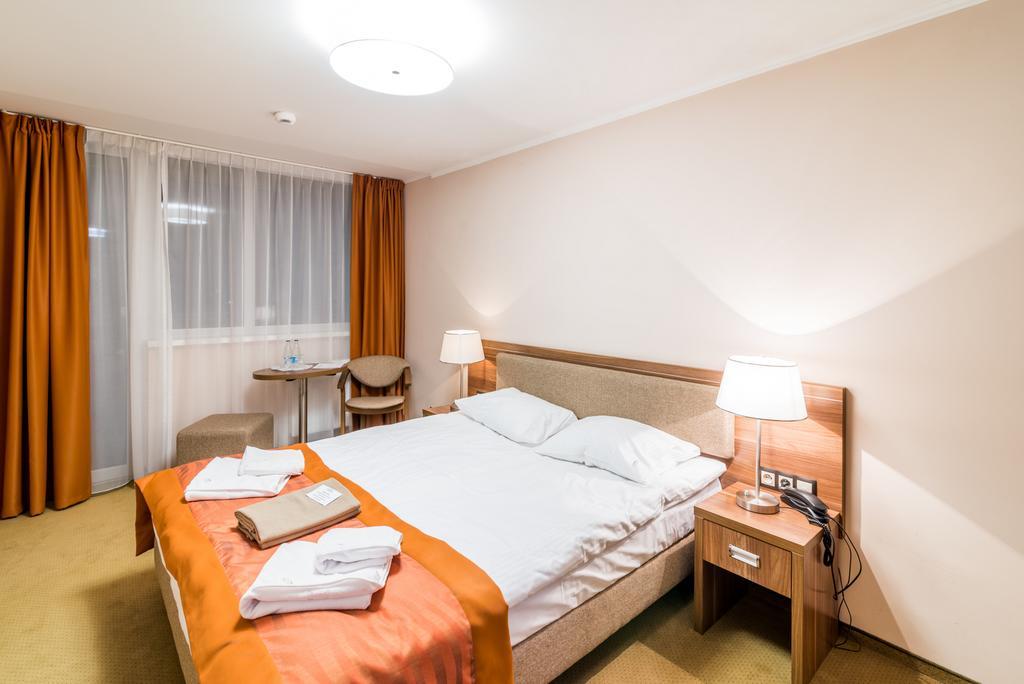 & Hotell