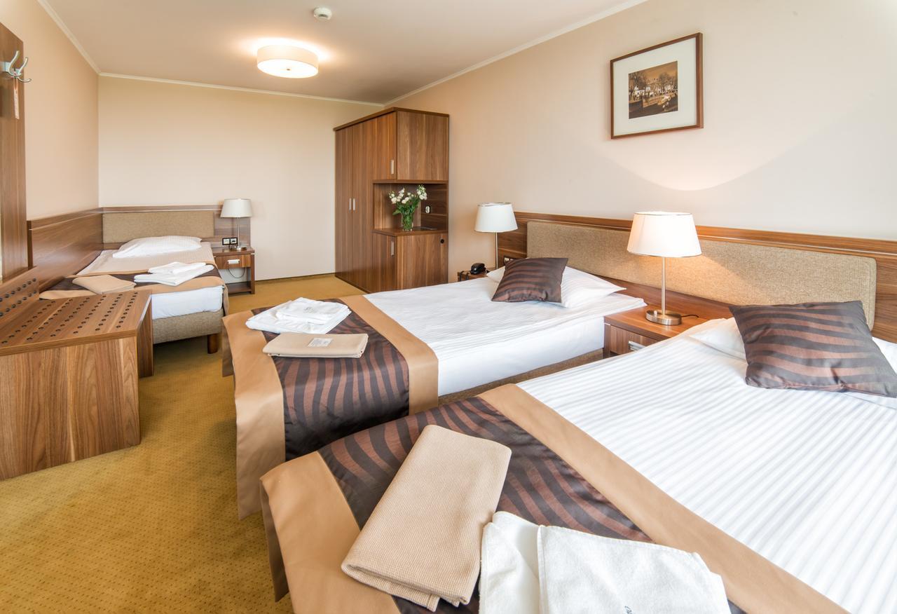 & Hotell 3*